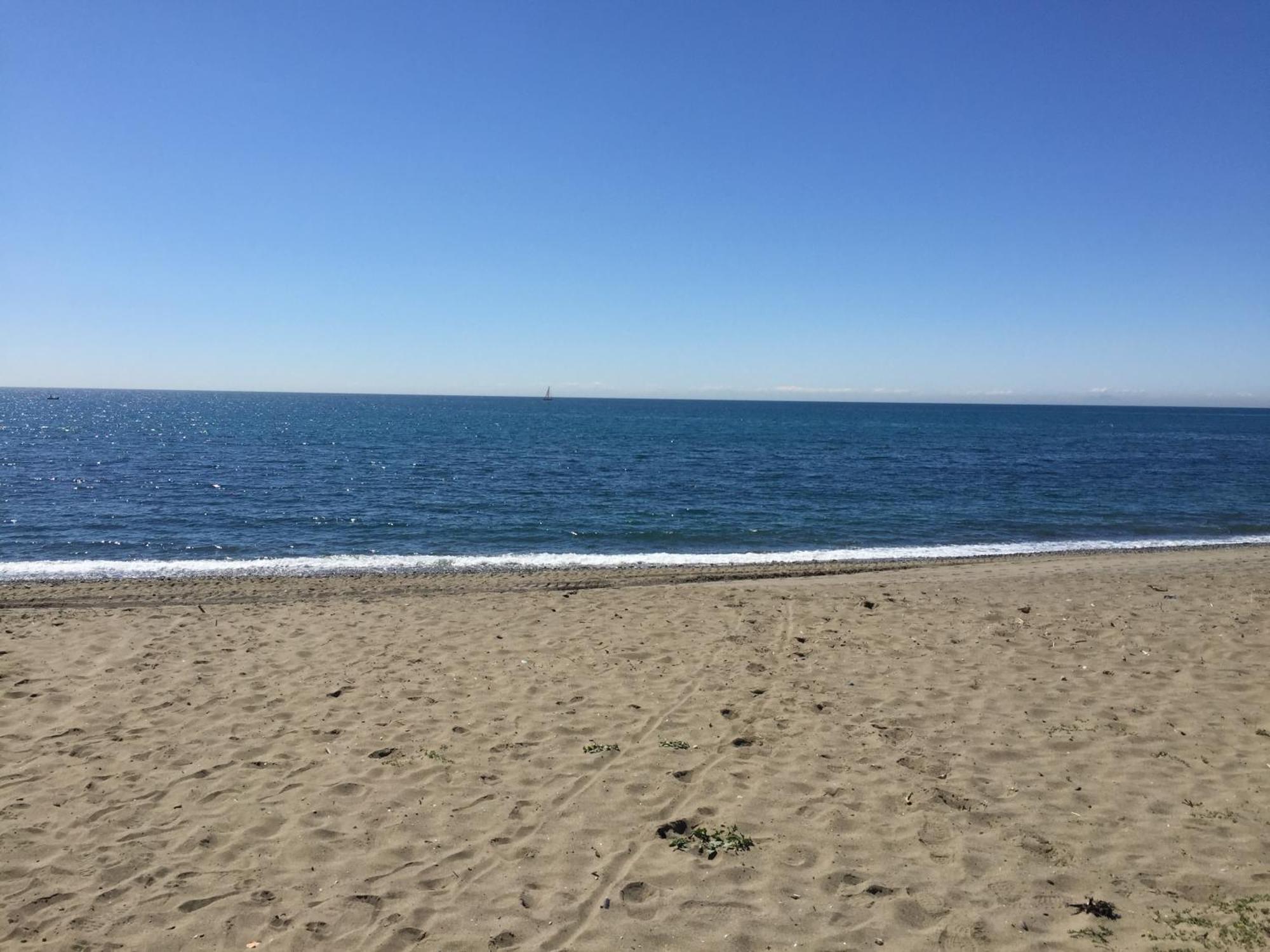 Beachside Apartment Estepona Luaran gambar